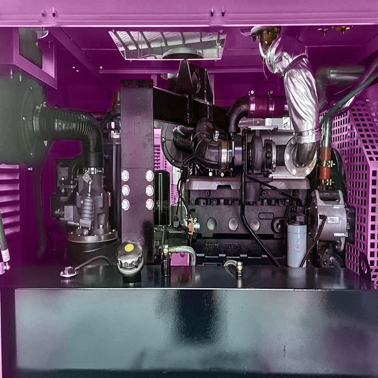 High Pressure 154KW Screw Type Air Compressor Machine Portable