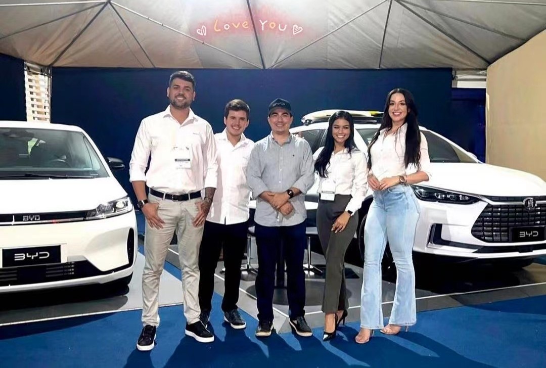 Energy Automobile Byd Tang 2023 Vehicle 7 Seating 730 Km Long Range Electric Ev Car Turn to Left