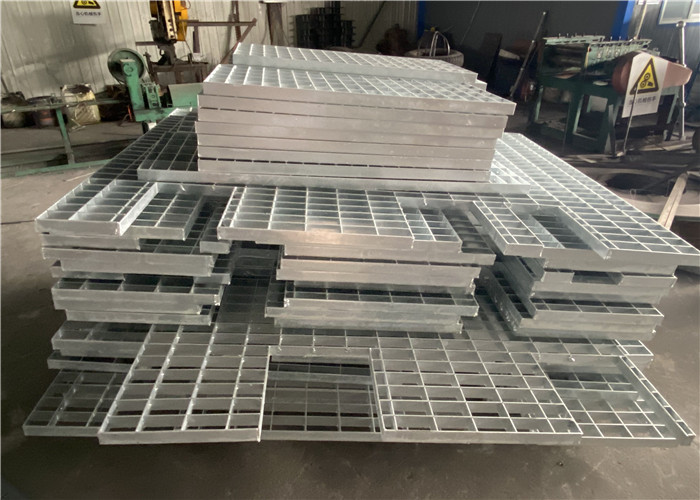 Galvanized Press Locked Welded 0.3mm Walkway Steel Grating For Machinery Plant