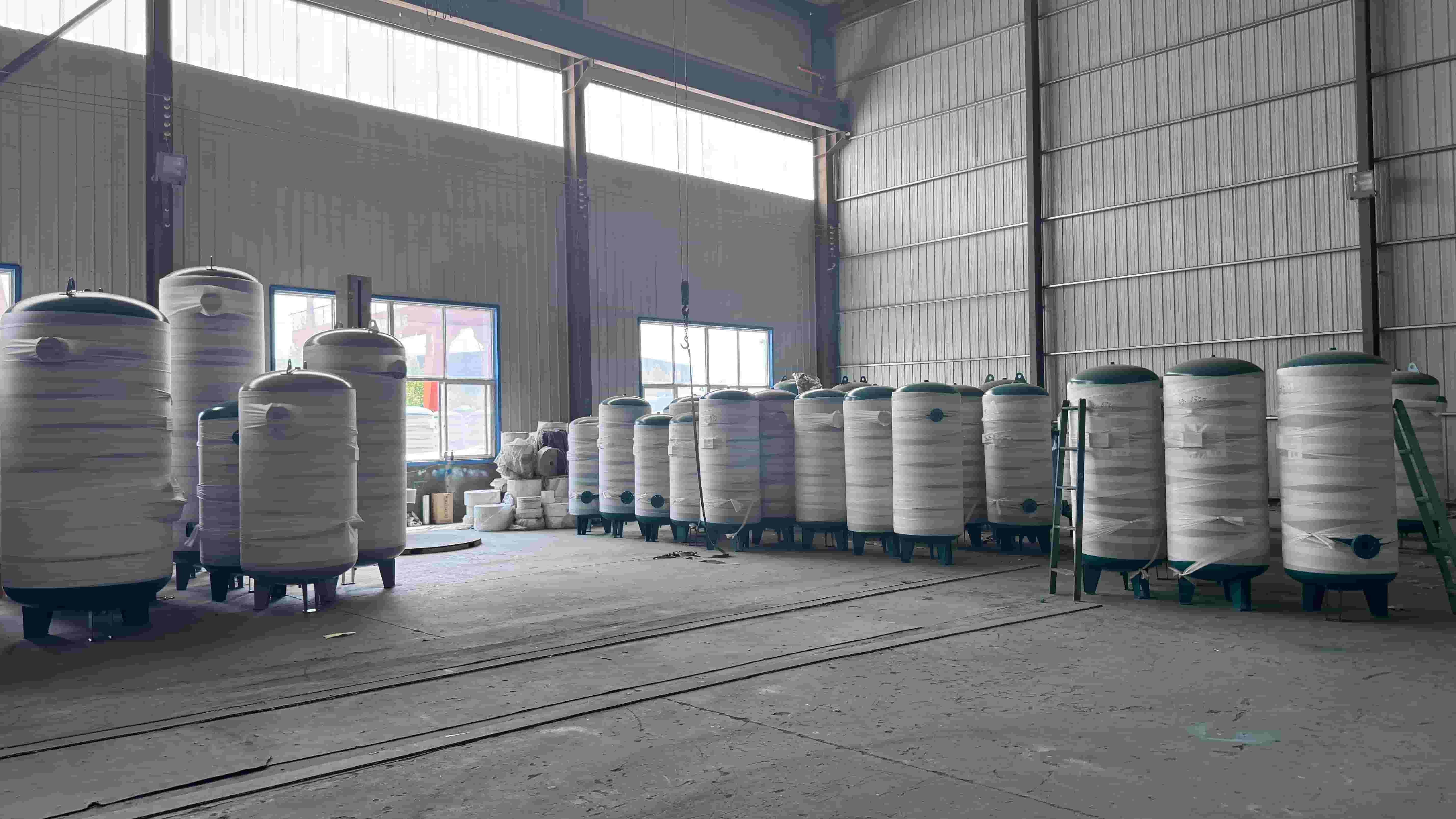 Anti Corrosion Steel Compressor Air Receiver Tank Vertical Compressed Air Tank