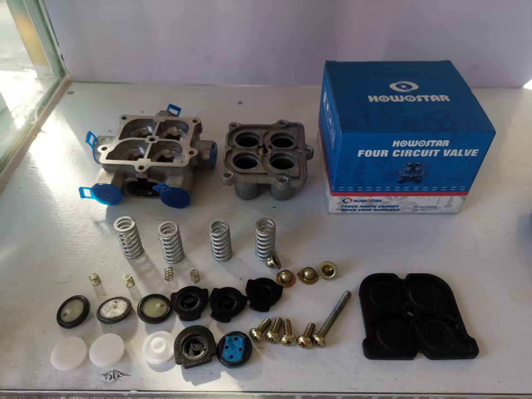 WG9000360501 Four Circuit Valve Four Way Protection Valve Four Circuit