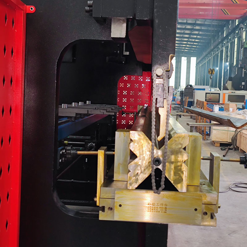300T Motor Segmented Upper Die Hydraulic CNC Press Brakes Customized