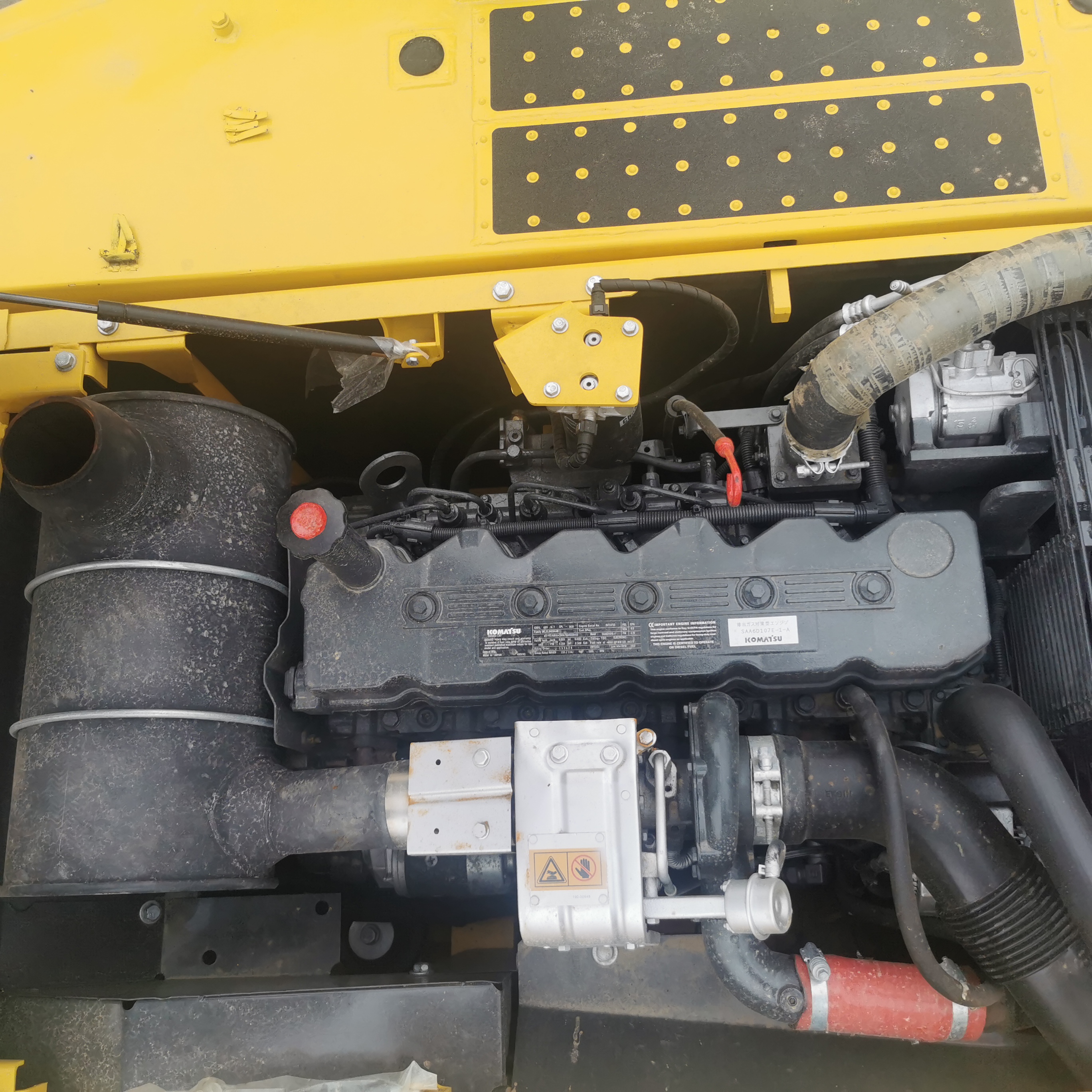 Second Hand Komatsu PC220-8 Excavator Original Japan 22Ton Operating Weight 2023 Year