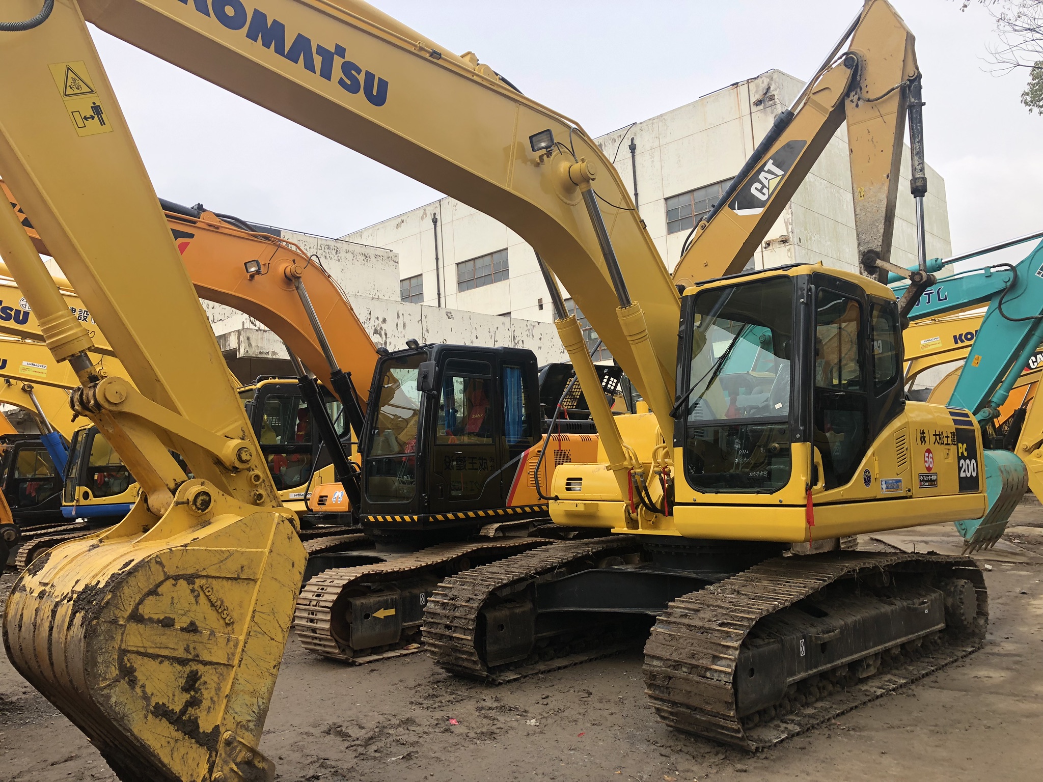 USED EXCAVATOR IN STOCK KOMATSU PC200-8/ORIGINAL PAINT SECOND HAND KOMATSU PC200-8 ON SALE WITH CHEAP PRICE