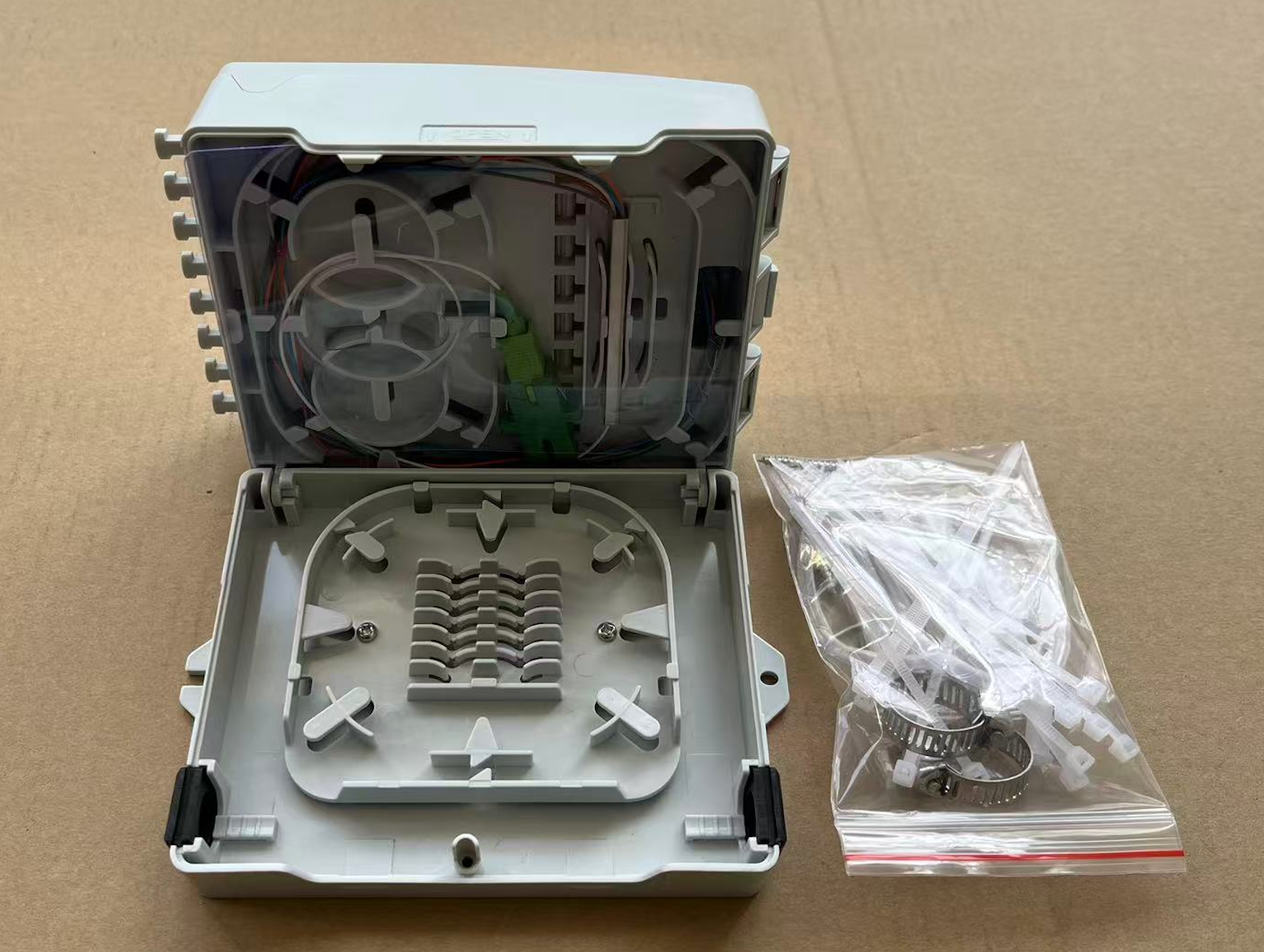 8 Core Optical Fiber Cable Distribution Box With 1x8 Splitter SCAPC