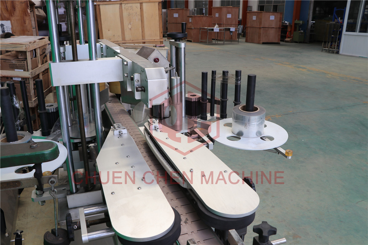 Square Bottle Labeling Machine Mineral Water Drinking Water Packaging Machine