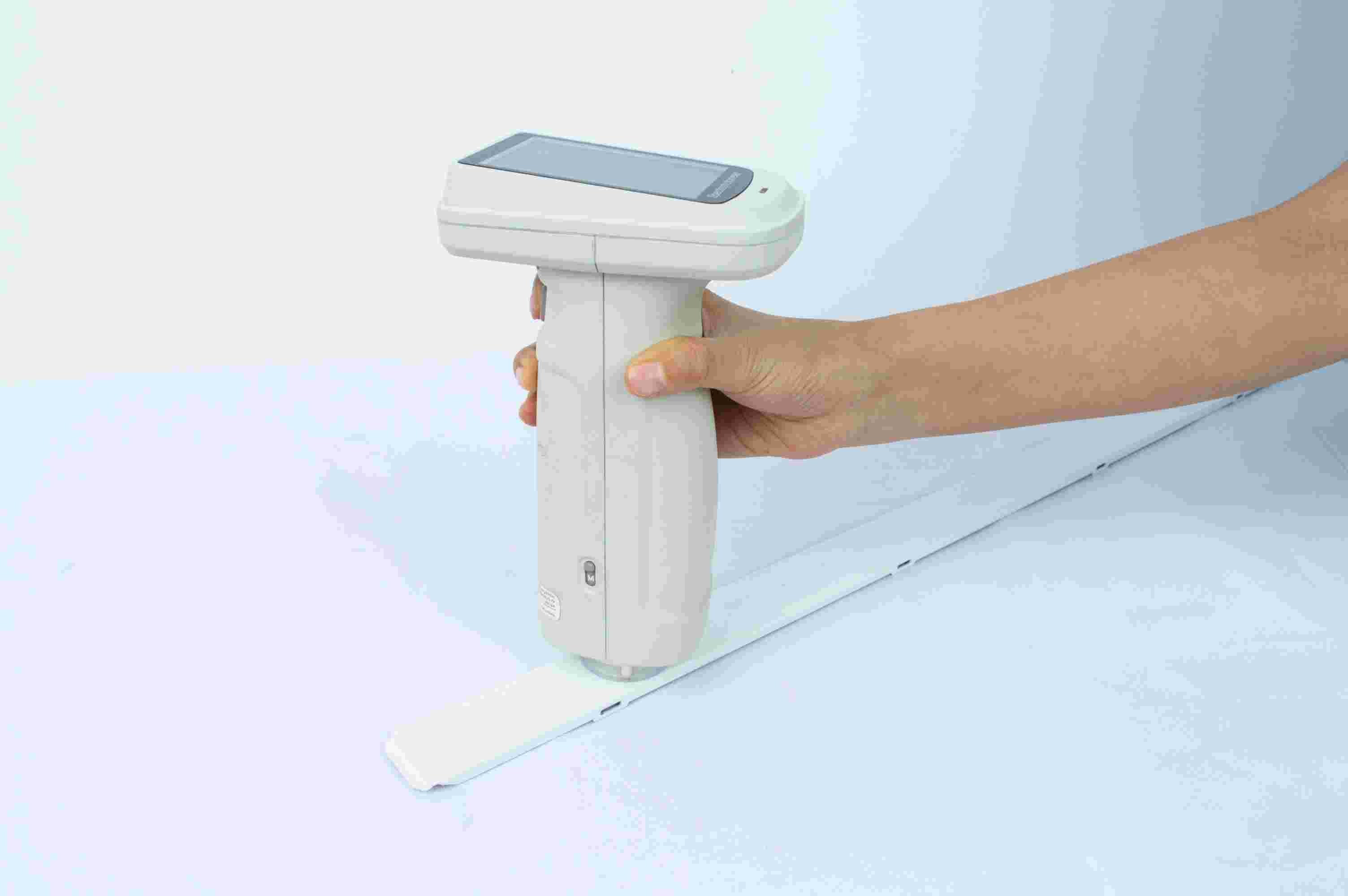 d/8 400-700nm CLEDs Delta E Spectrophotometer