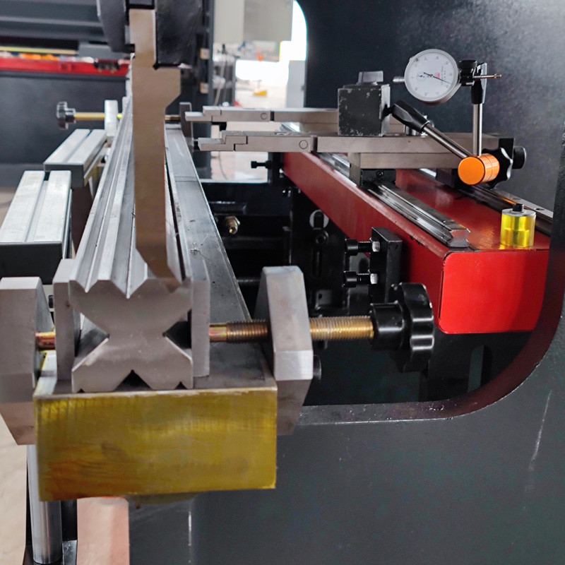 Small Press Brake 80T1600 6mm Carbon Steel 3mm Stainless Steel 5 Feet CNC Hydraulic Bending TP10S Controller 3Kw