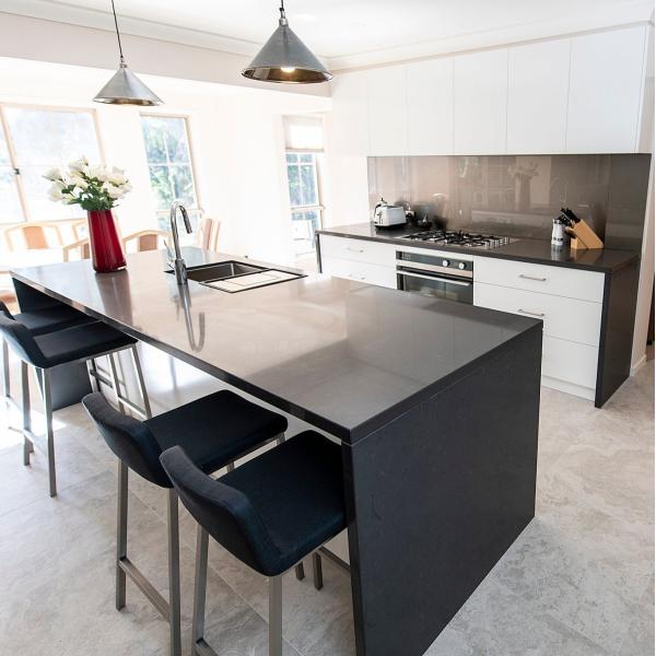 White Flat Lacquer Kitchen Cabinet Small Modular Design Modern
