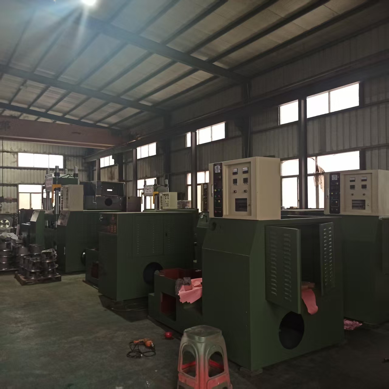 Computerized Melamine Press Machine Designed For High Pressure Thermosetting Molding Of Commercial Dinnerware Products