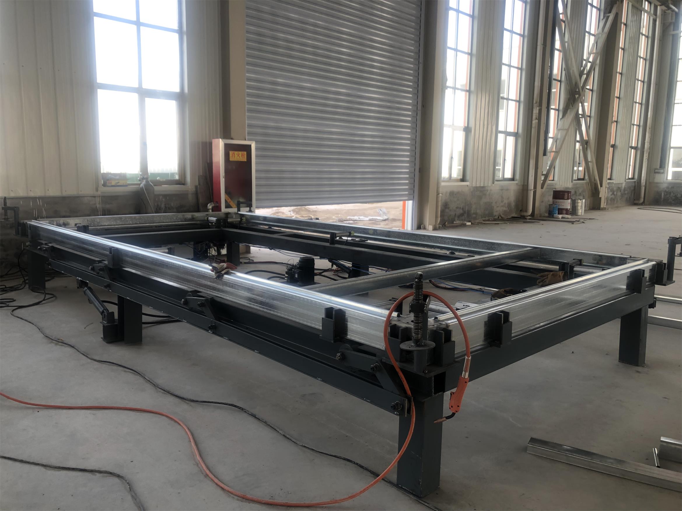 Prefabricated Detachable Container House With Steel Door And Plastic Steel Window