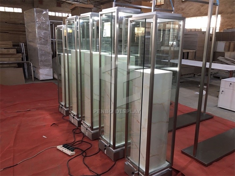 ODM Fashion Boutique Interior Design Clothing Showroom Design 8mm Tempered Glass