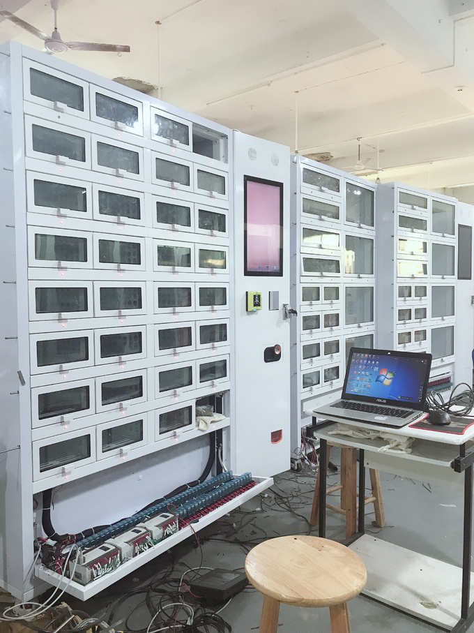 1500W Locker Vending Machine For Dessert CE Certification OEM 4