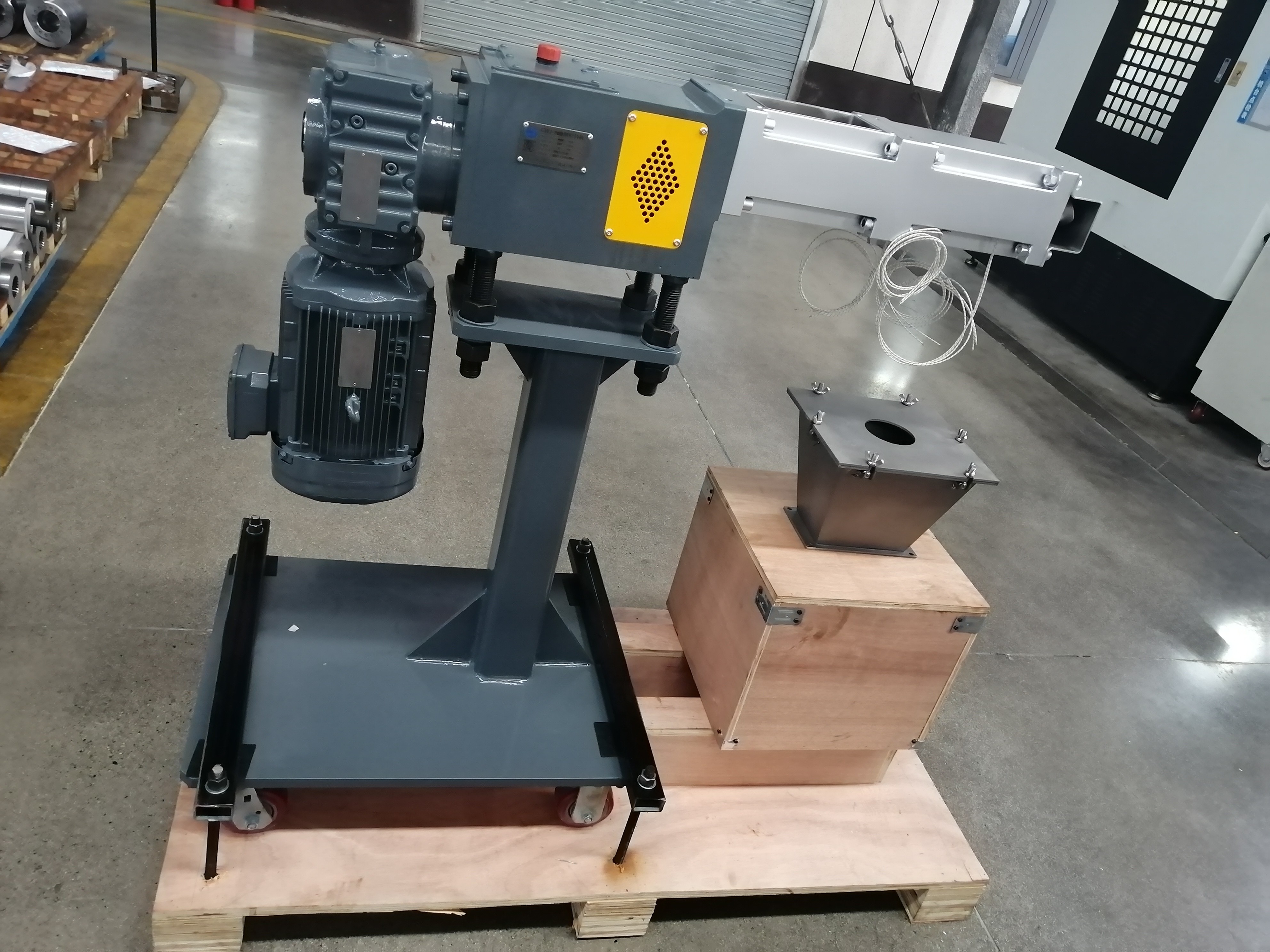 5.5KW Capacity Extruder Auxiliary Equipment Side Feeder For Glass Fiber And Talcum Powder