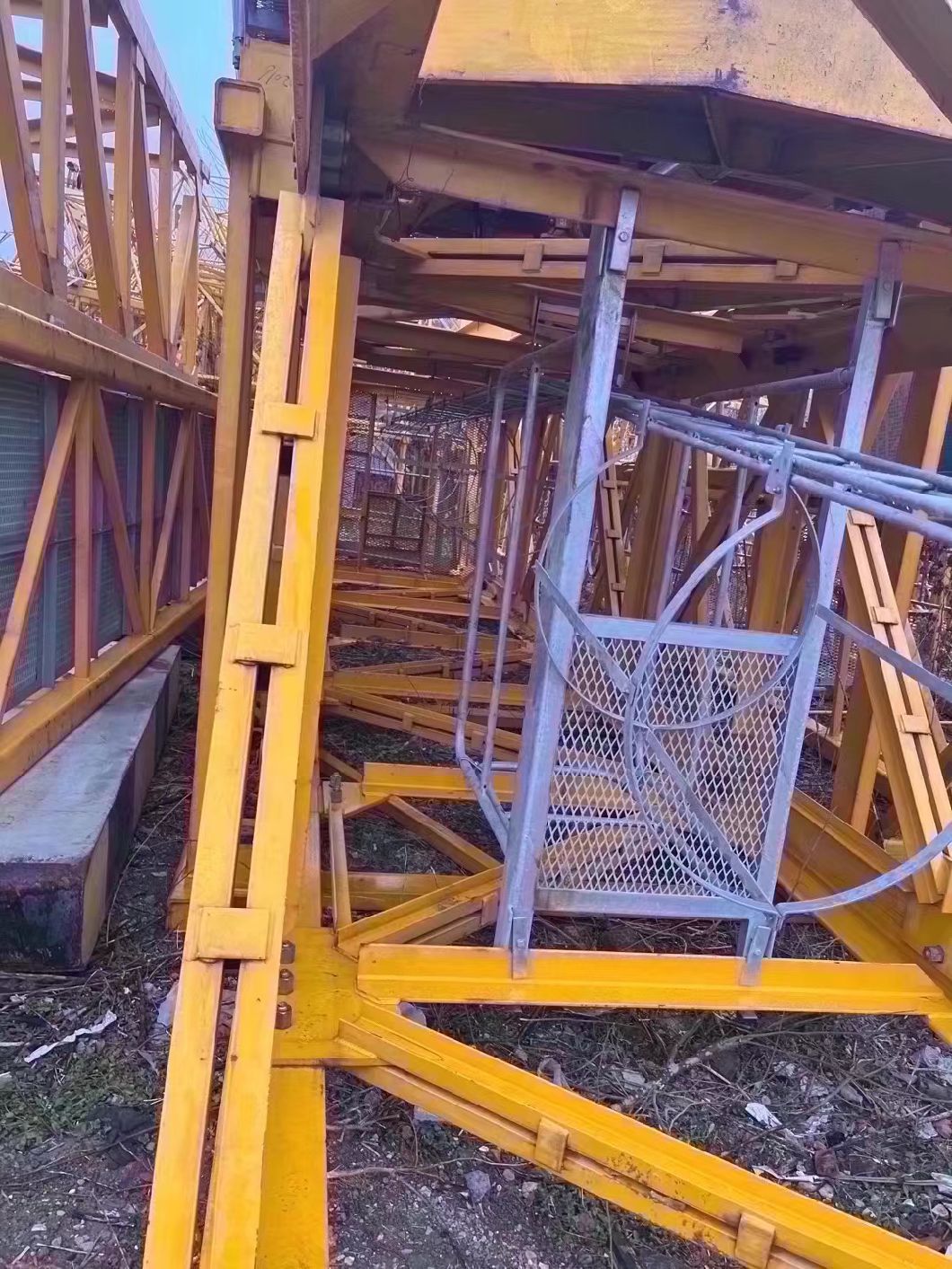 Used Zoomlion Tower Cranes for Sale, with a Jib Tip Load of 2 Tons