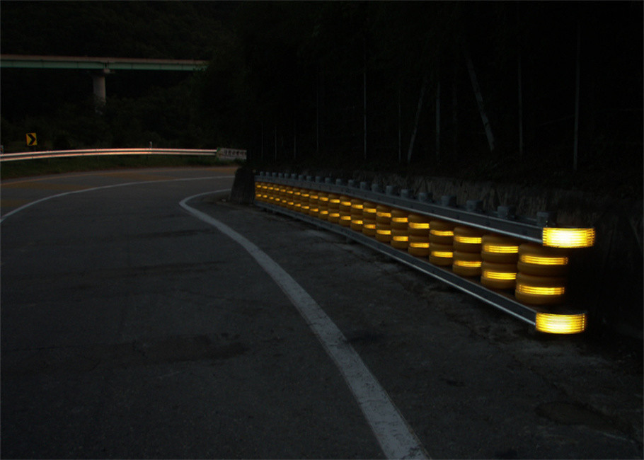 Highway Guardrail Anti Collision Facility Roller EVA Rotary Barrel