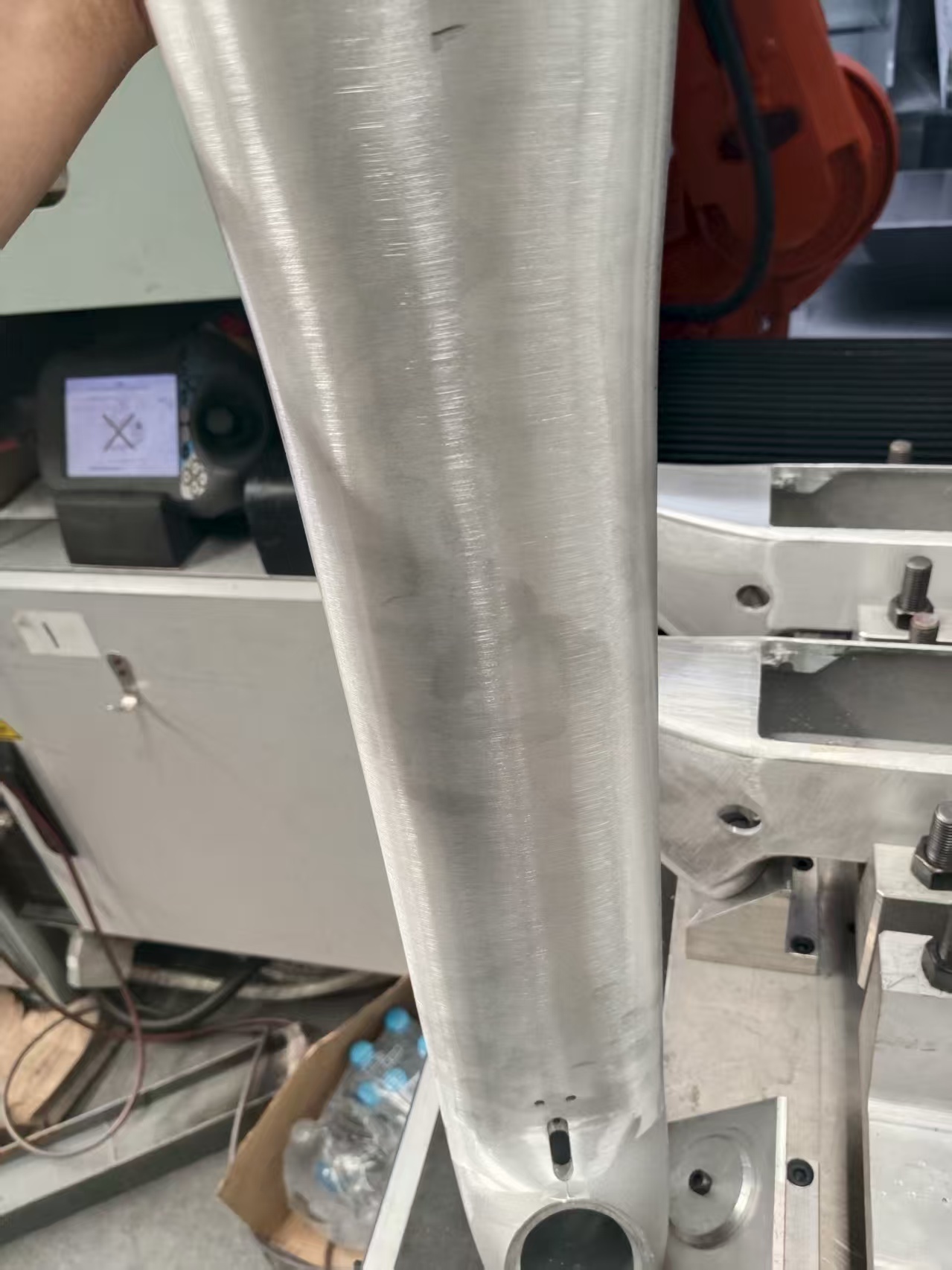 Fully Automatic Robotic Grinding and Polishing System for Electric Vehicle Metal Components