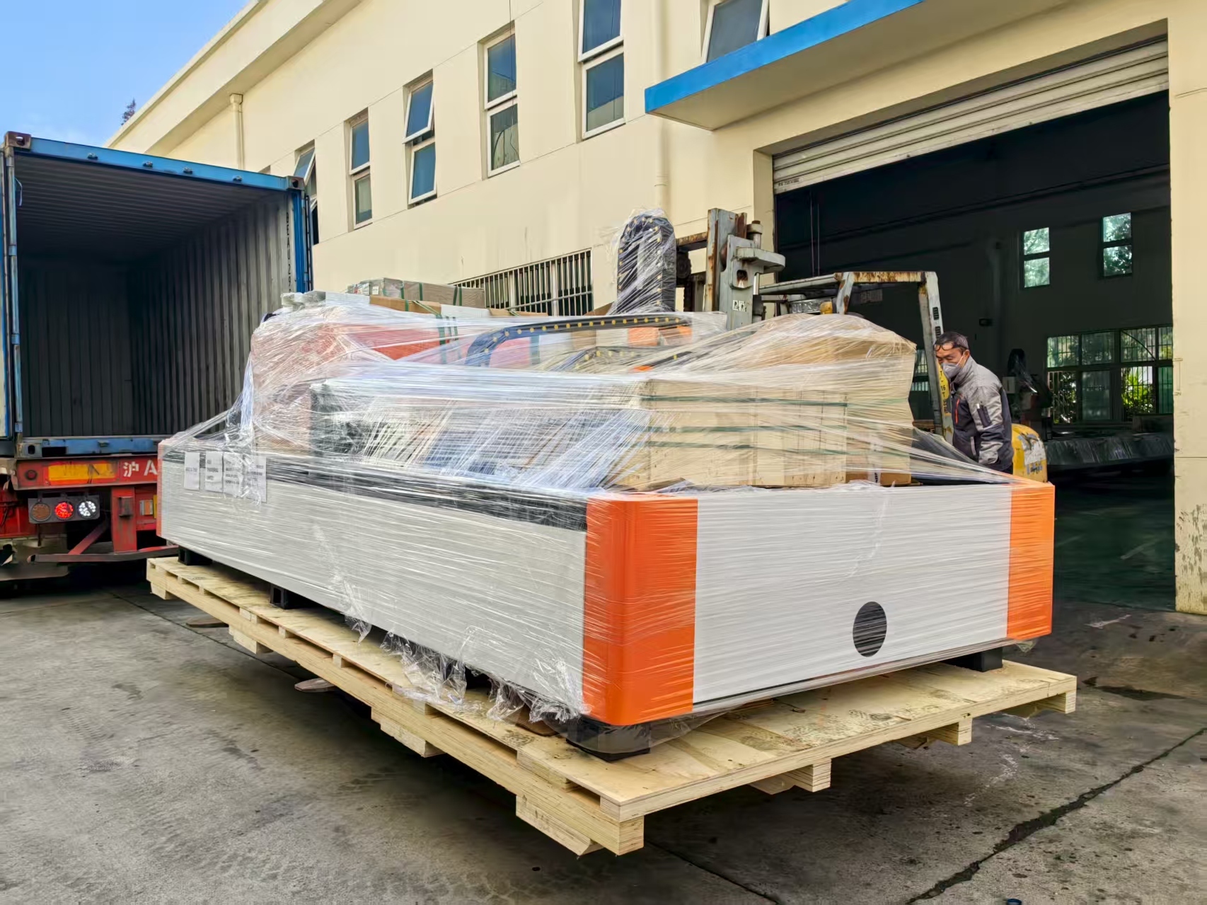 1500x3000mm Fiber Laser Cutting Machine for Metal Sheets