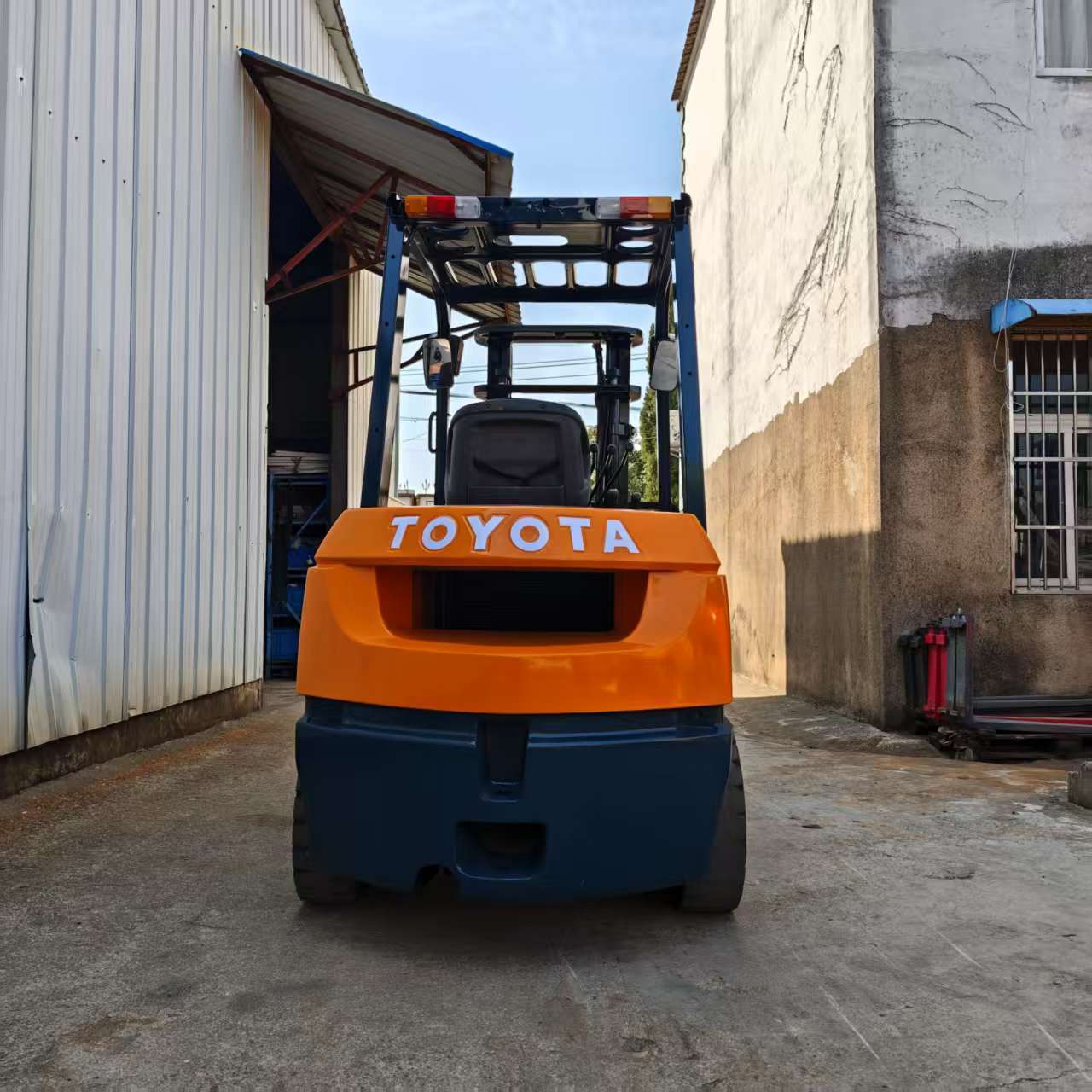 Japan Used Toyota 40 Forklift 4 Tons 2 Meters Used Diesel Lifting Machine