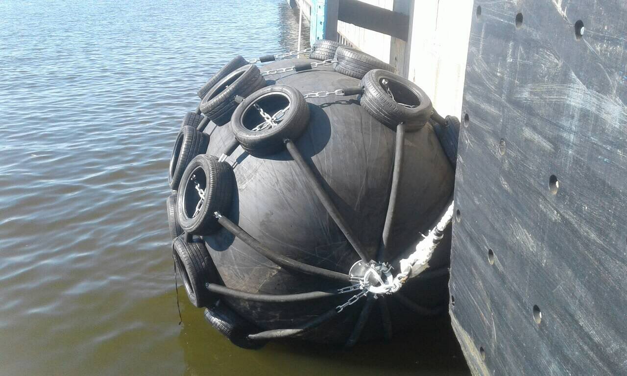 50kpa 80kpa Pneumatic Marine Fenders With Chain Type Marine Black
