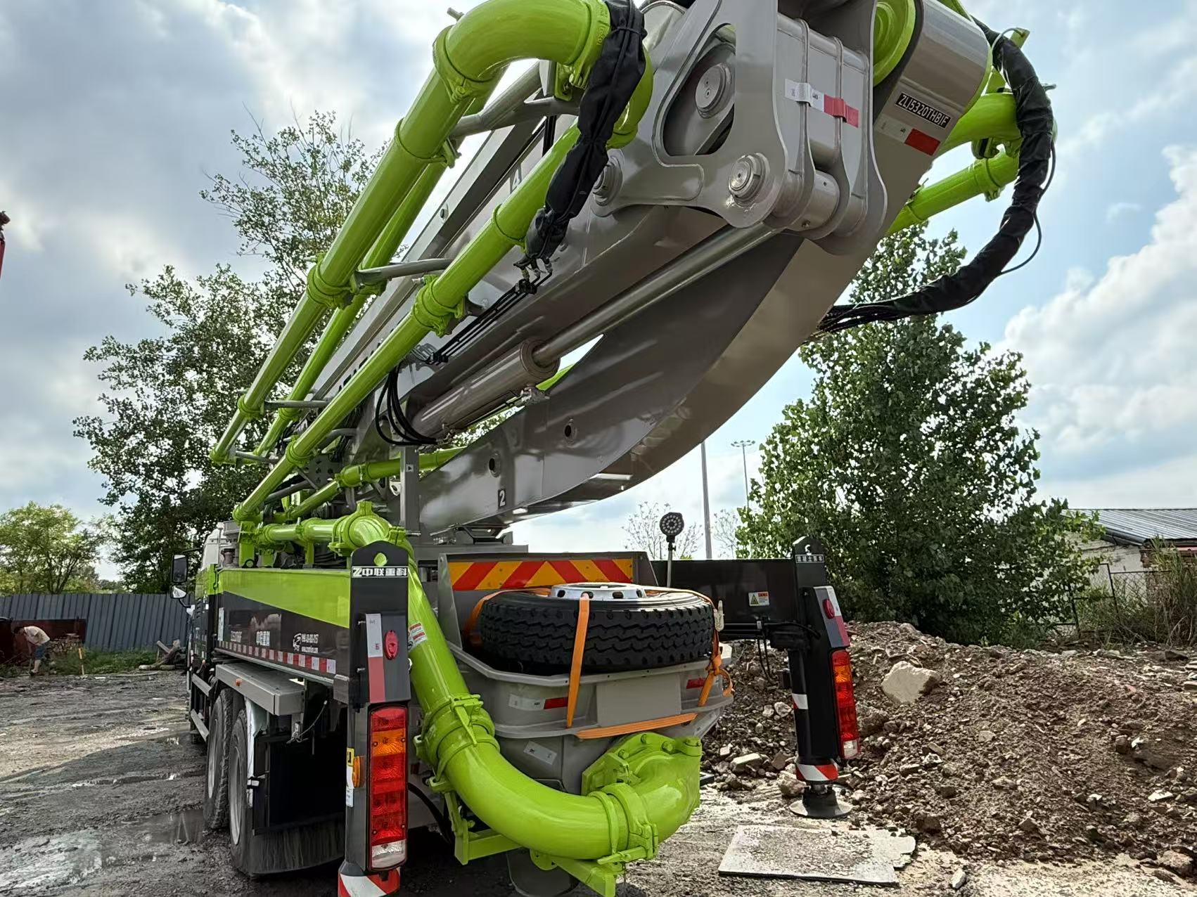 2025 3 Axles Concrete Boom Pump Truck Zoomlion 47m Equipped with FAW Chassis