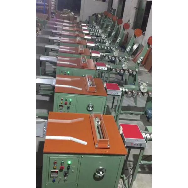 Horizontal type festooning packing machine
