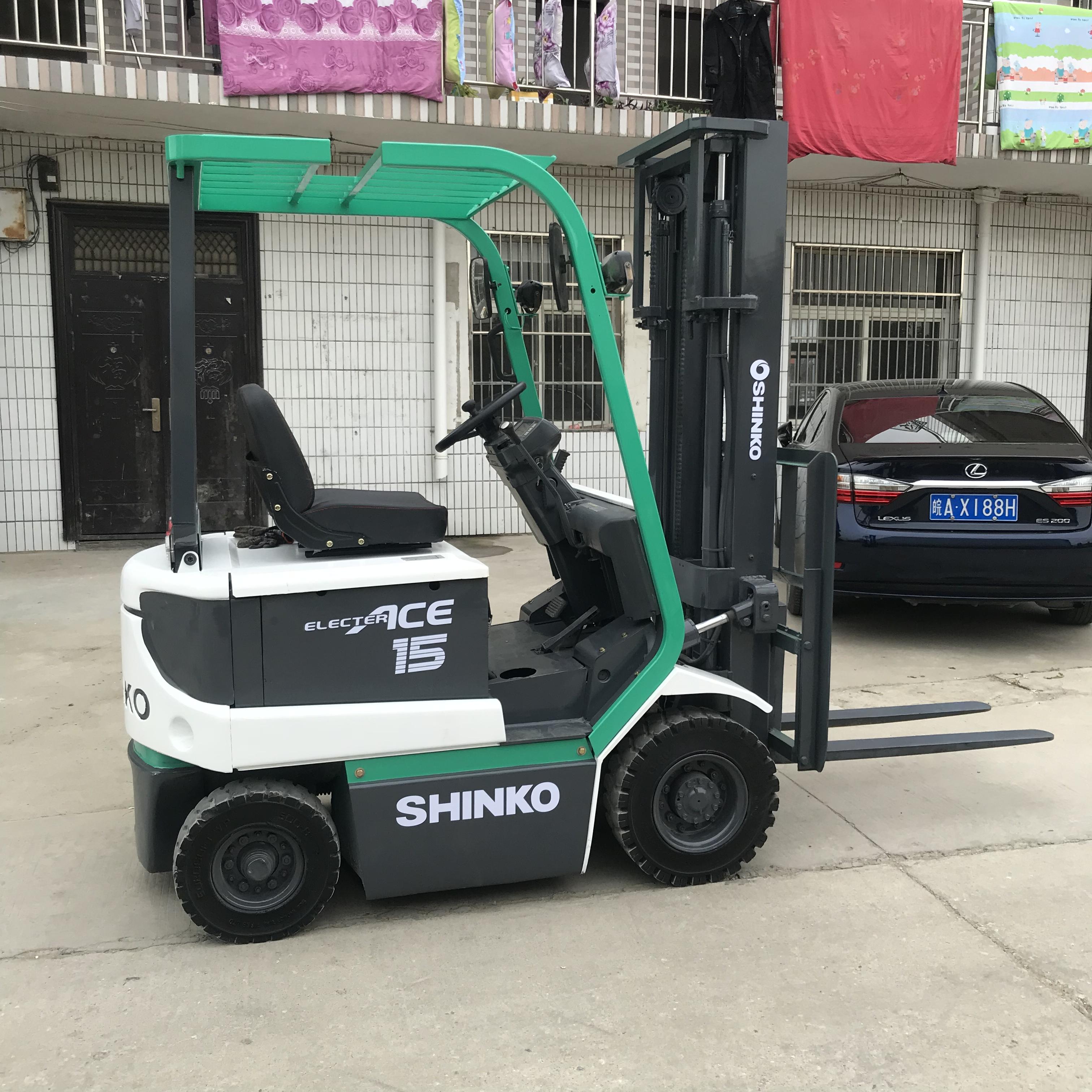 NICHIYU 1.5T Diesel Forklift operator cabin