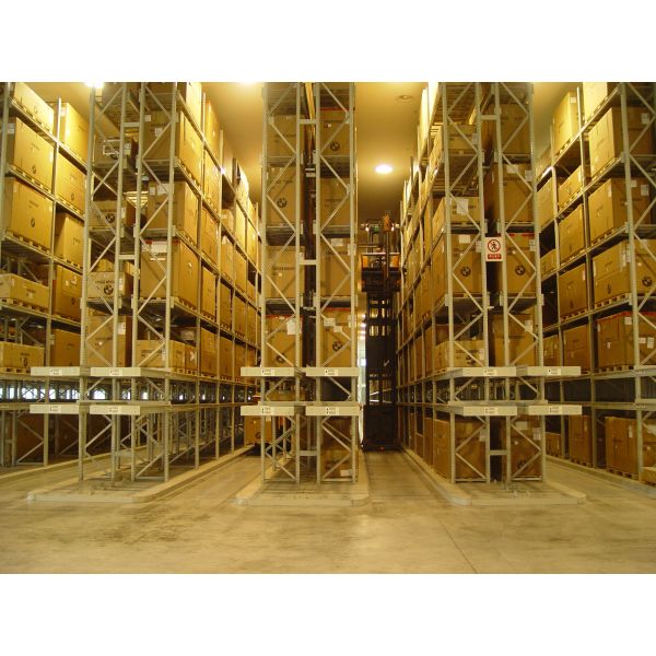 Foreign Trade Very Narrow Aisle Racking VNA For Various Warehouse 2000 - 3500mm