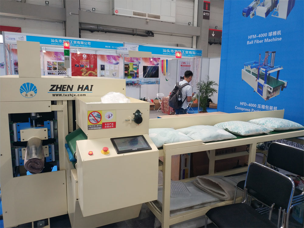 Bed Pillow Comforter Rolling Packing Machine Coiling Machine 3.75Kw