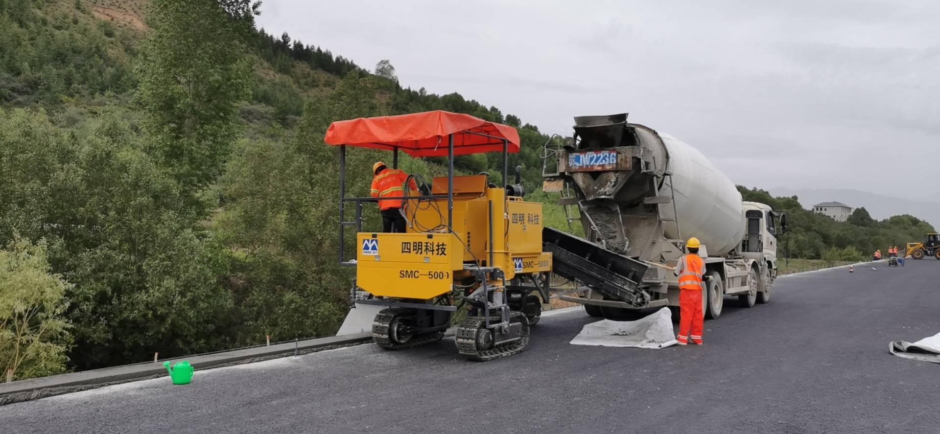 SMC-5000 Slipform Paver with Short Turning Radius 0-2500mm Paving Width