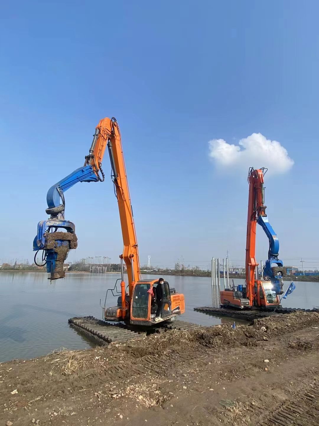 Defeng Factory Customized 6-50t Amphibious Excavator Undercarriage Floating Pontoon