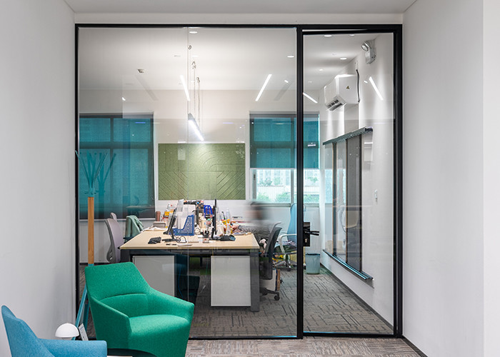 Custom Aluminum Glass Partitions with Tempered Glass Panels