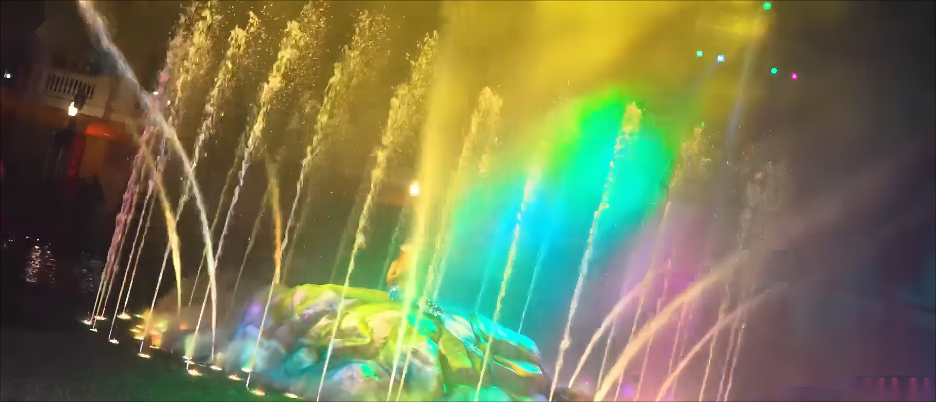 Vietnam Boat Floating Water Fountain With Water Movie Screen