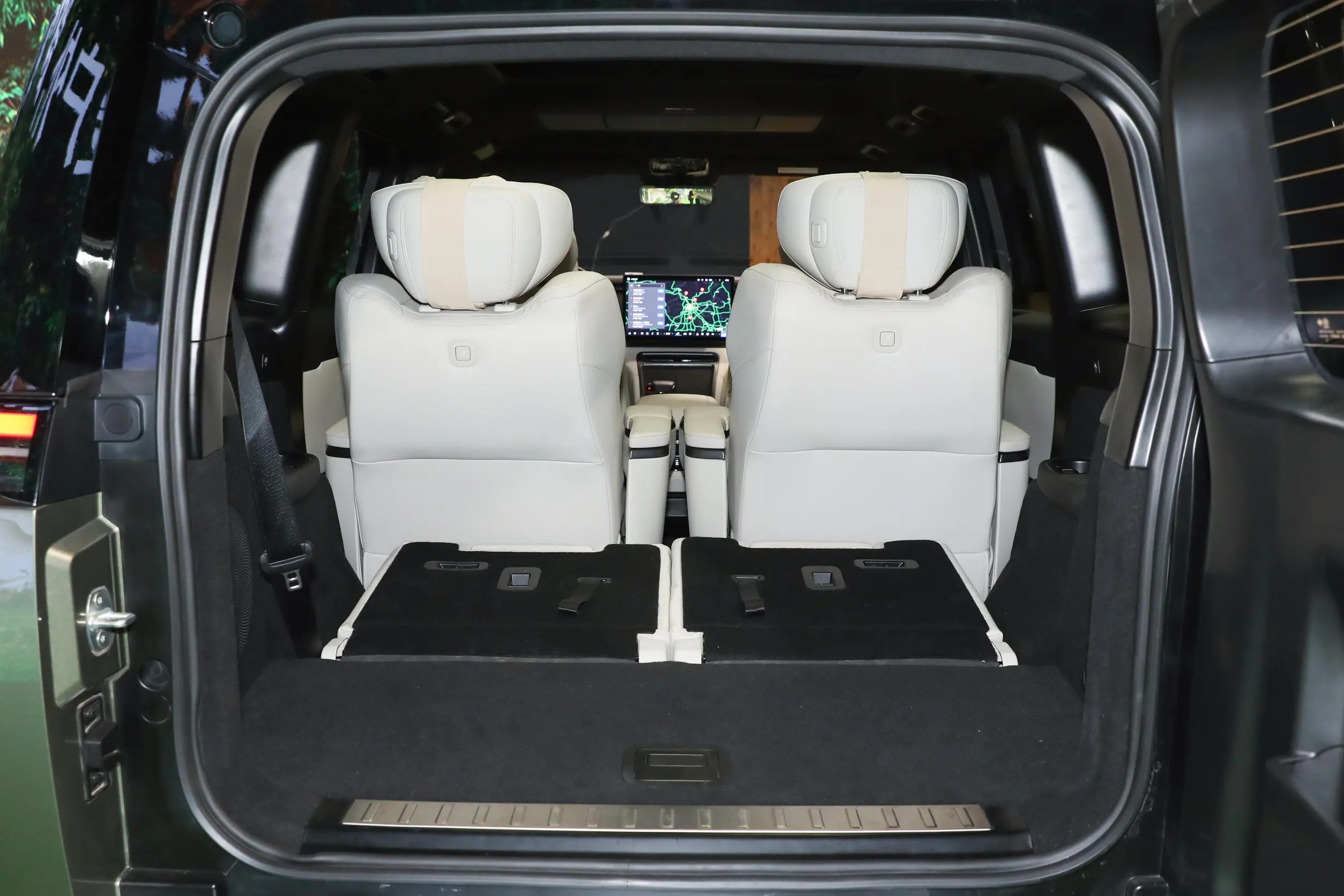 Max. Power 220kW 7-Seater Hybrid SUV 2024 Polar Stone 01 Chinese Energy Vehicles