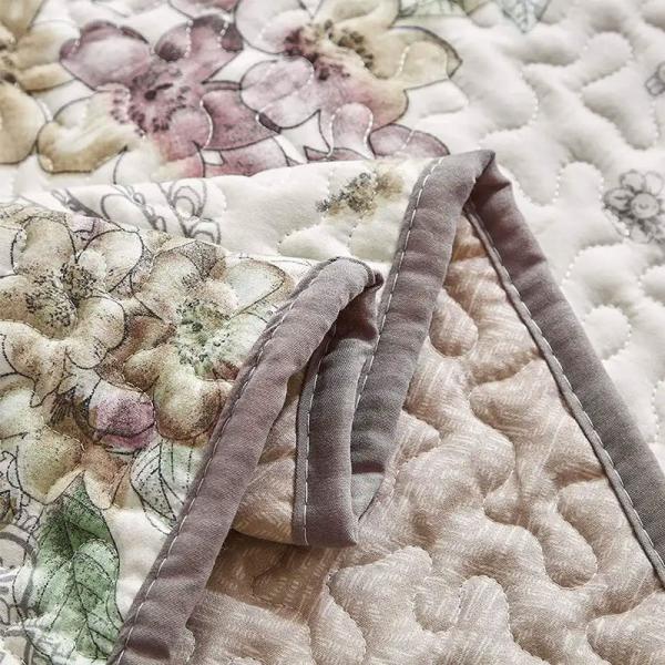 Experience Ultimate Comfort with this 3 pcs Customizable Luxury Printed Quilted Set