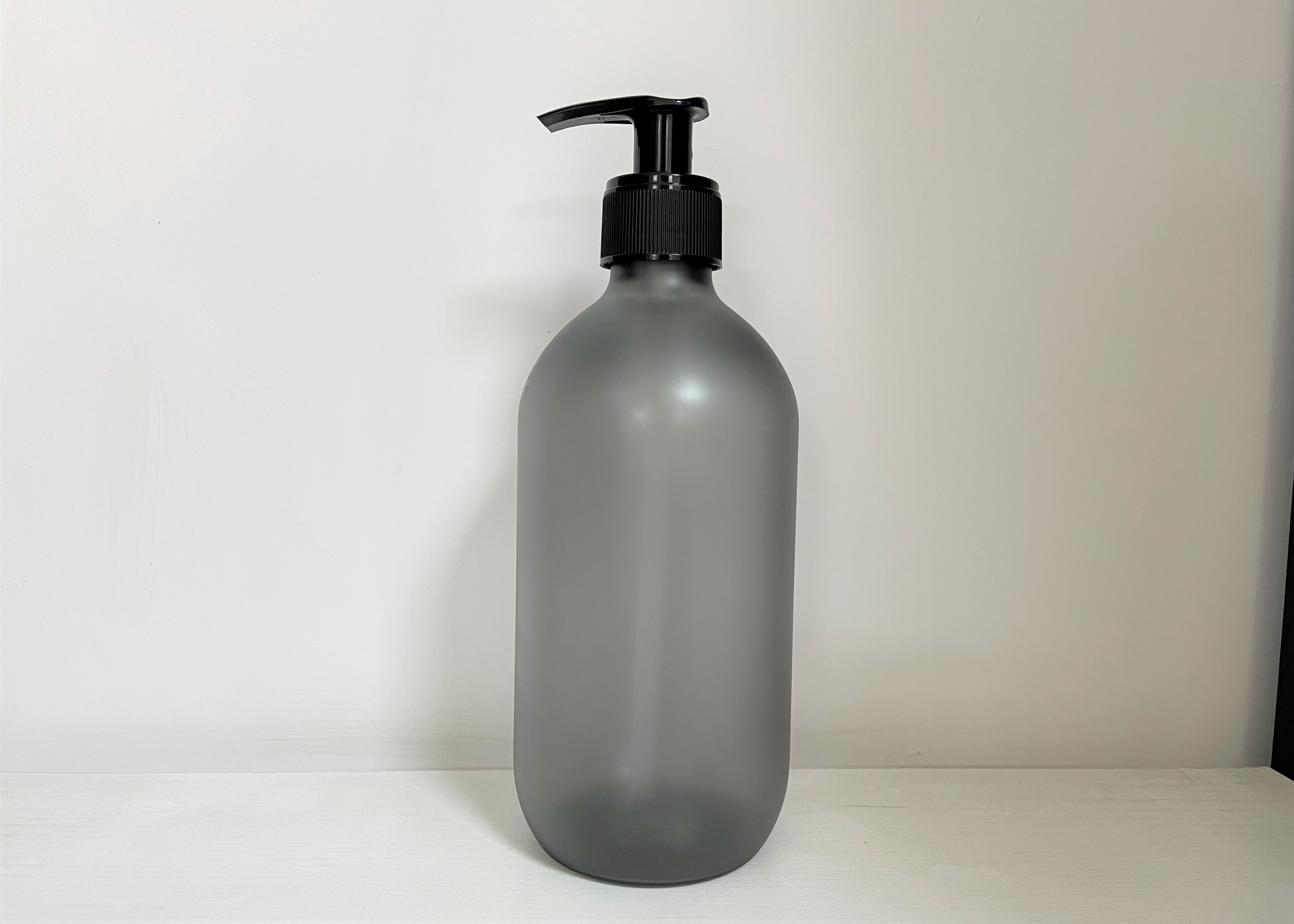 Shampoo 450ml 550ml Grey Frosted Plastic Bottle With Black Pump