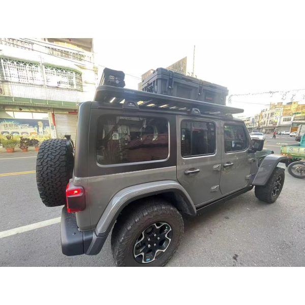 116L Low Profile Hard Plastic Rotomolding Tool Box Storage Case with Roof Luggage Rack Customizable ODM Cargo Housing