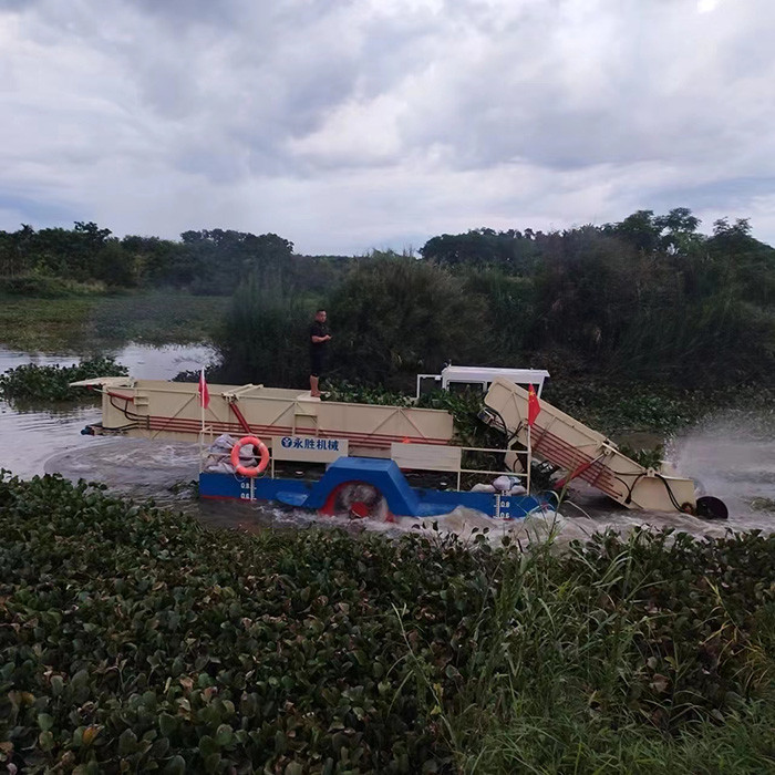 Flexible Aqua Weed Harvester 5km/h With 2 Section Rod Design For Water Grass Cutting Aquatic Weed Cutter Boat