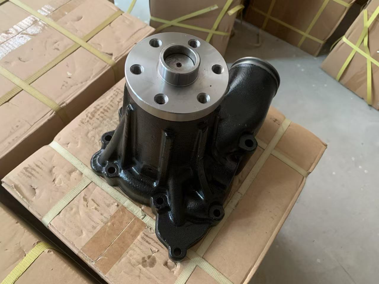 6SD1 Isuzu Water Pump 1-13650002-3 1-13650-008-1 1-13610-676-1 Hitachi Excavator EX300-5 Isuzu 6SD1 6SD1T 6SD1-T