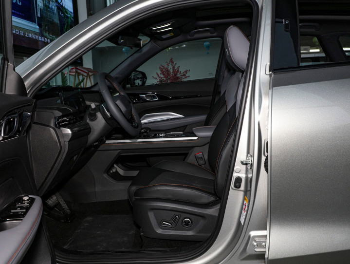 Changan OSHAN Z6 2022 Blue Whale 1.5T DCT Zhiling Urban Version Gasoline 5 Seats SUV