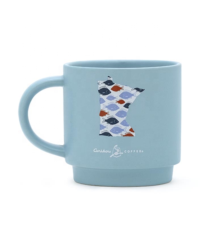 Eco friendly 12oz stoneware bulk ceramic travel mug blue red with custom decal pattern for gift