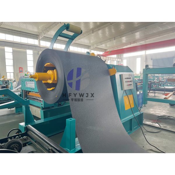 Leveling Cutting Shearing Machine With 15 Rows Top 16 Rows Bottom Rolls 7.5kW Servo Motor And PLC Control System