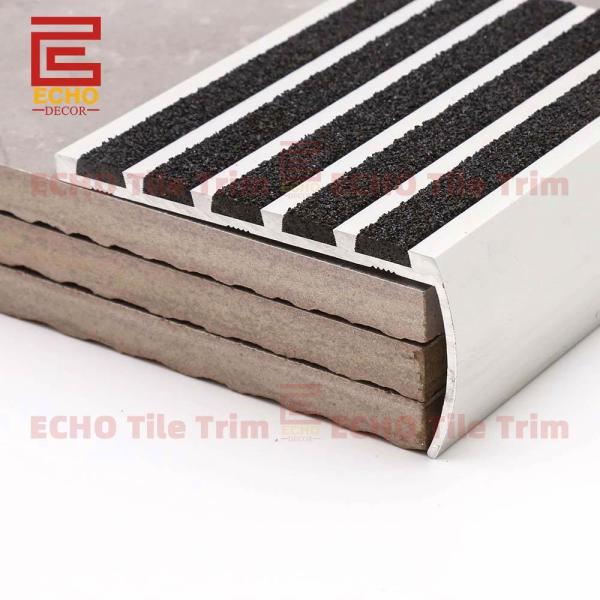 Non Slip Extra Wide Metal Stair Nosing Trim With Emery Inserts