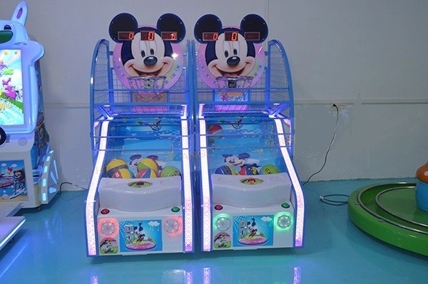Mini Basketball Passing Machine , Game Centre Automatic Basketball Shooting Machine
