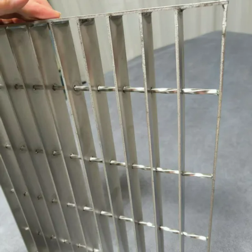 Heavy-Duty ASTM A36 Carbon Steel Galvanized Bar Grating