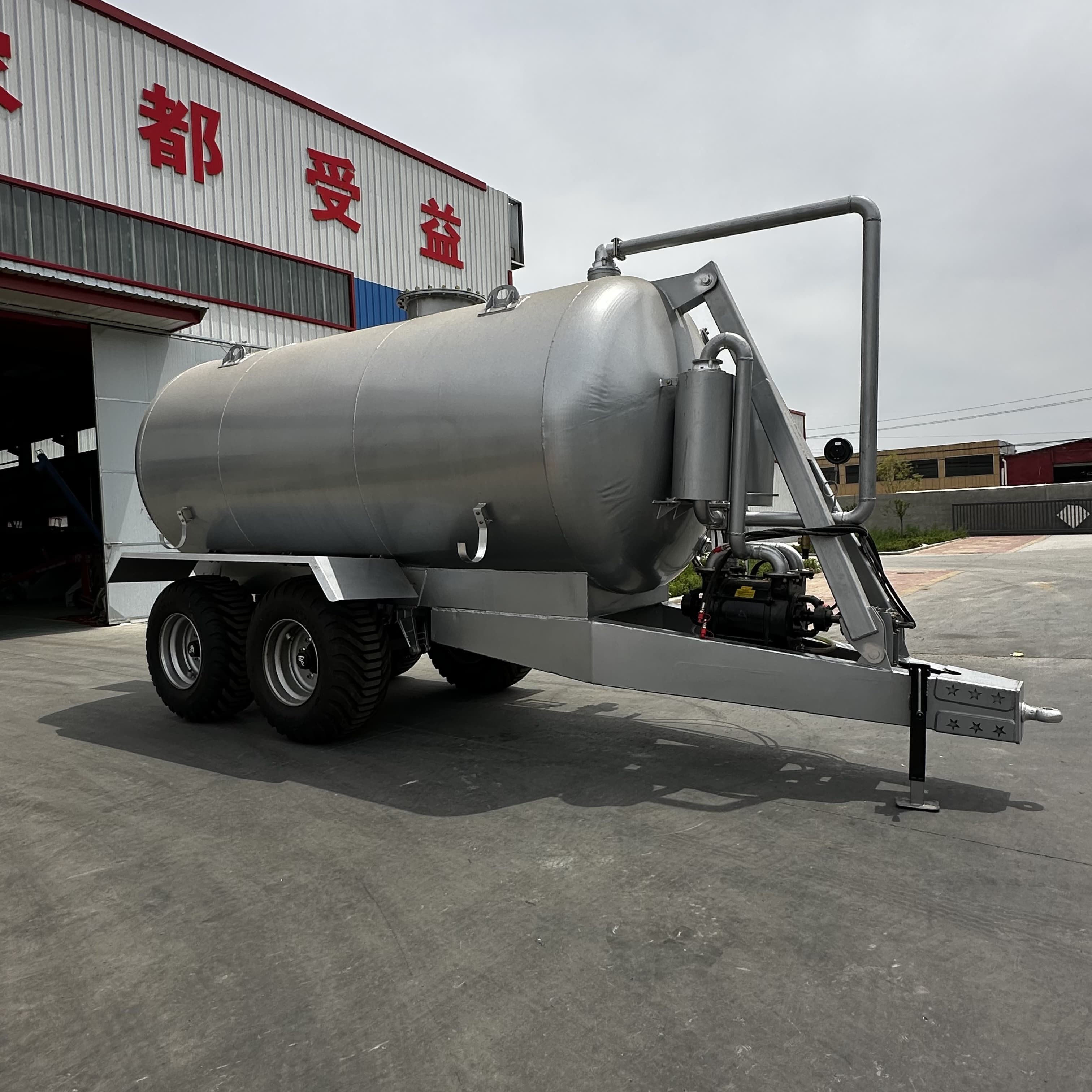 15cubic Manure Fertilizer Spreader Tractor High Efficiency Liquid Fertilizer Spraying