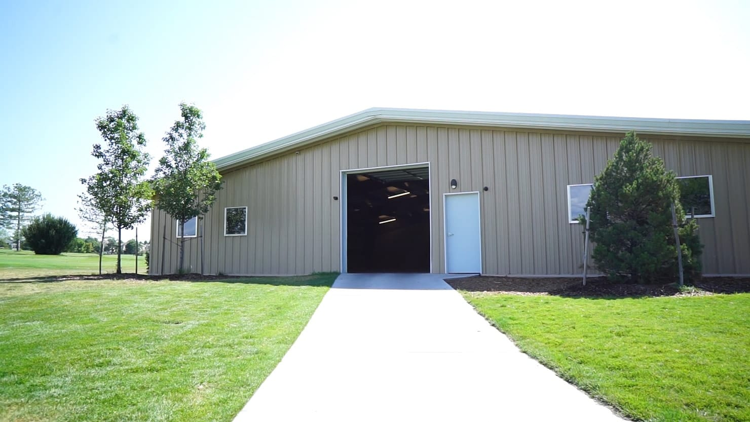 China Custom Prefab Steel Structure Golf Car Garage Shed Shelter Steel Structure Garage