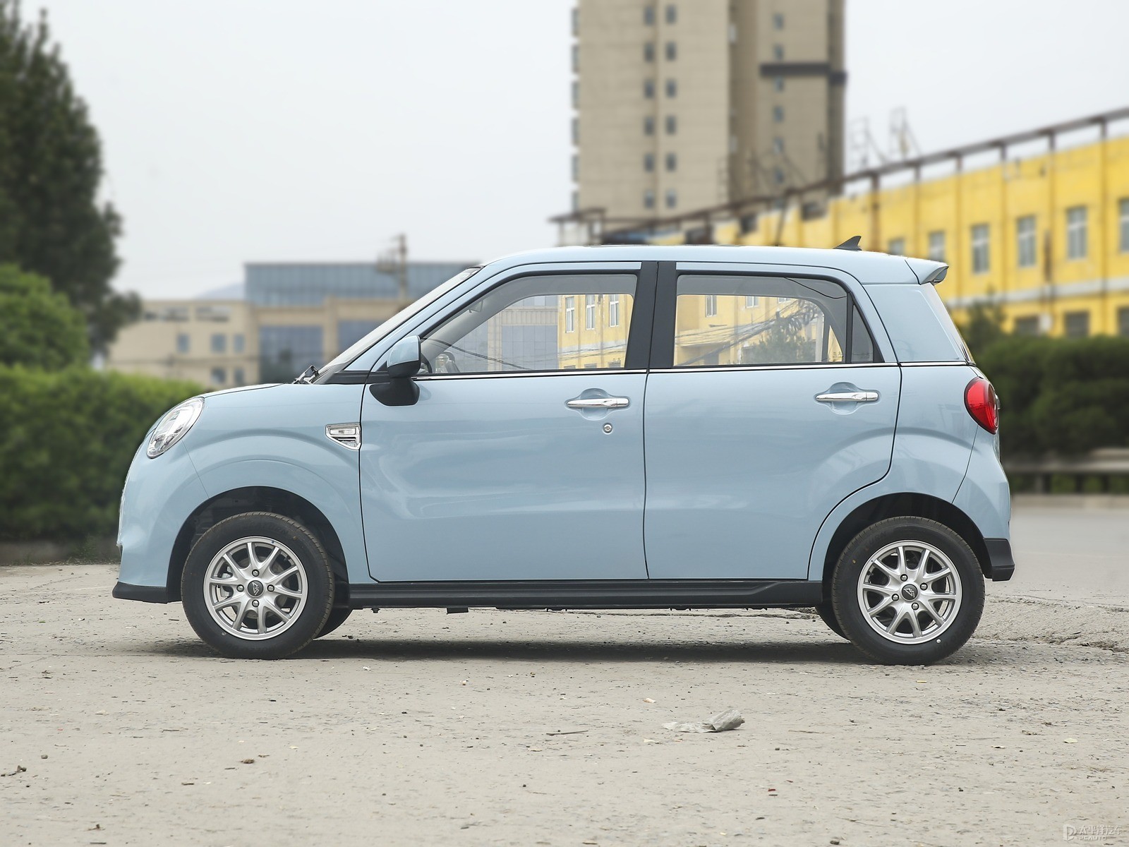 Discount sales in inventory Best price New LHD 4 Seats Mini EV LINGBAO BOX Electric Car Mini electric car cheap electric
