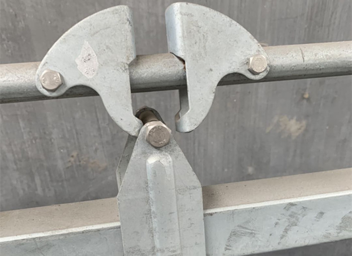 1.8/2/2.4meters Cattle Headlock Feeder Hot Dip Galvanized Livestock Panels