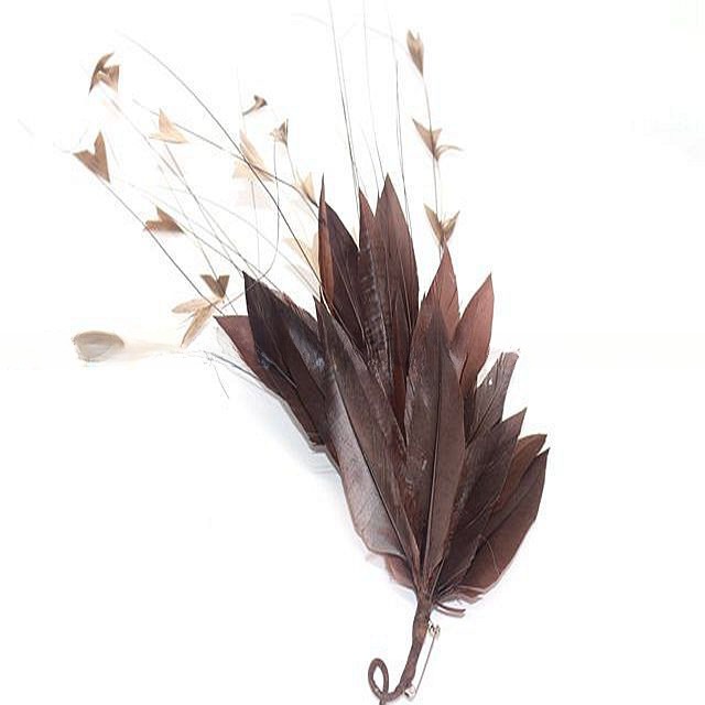 Wedding Decor Essential Zig Zag Coque Feather Flower Mount with Wire Accessory